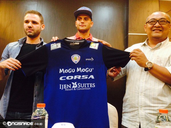 Arema Cronus Akan Kembali Gunakan Jersey Baru